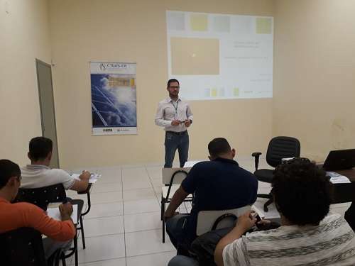 Jovens fazem minicursos no CTGAS-ER dentro da Semana da Indústria