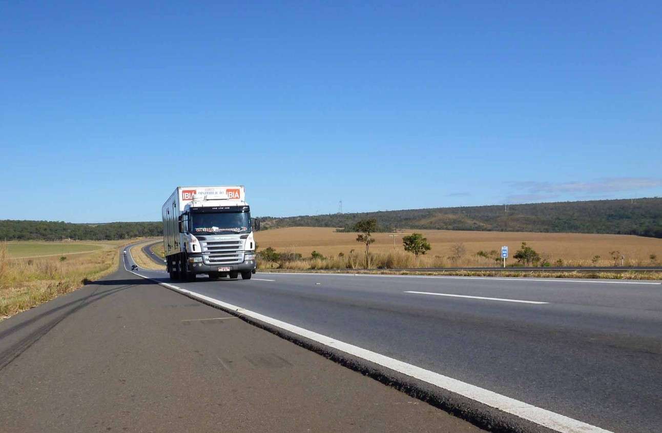 Aumento do preço mínimo do frete causará inflação e desemprego, alerta CNI