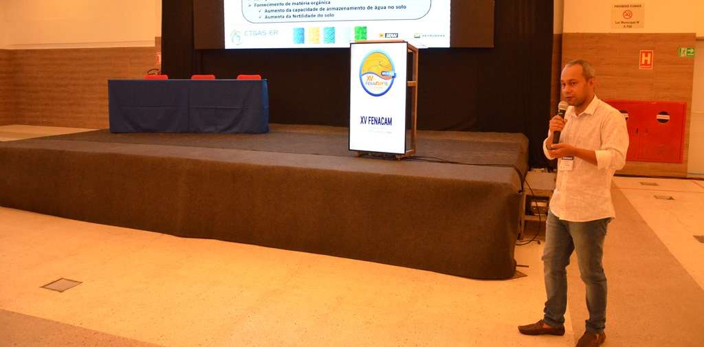 Pesquisador do SENAI/CTGÁS dá palestra sobre produção de biogás na Fenacam