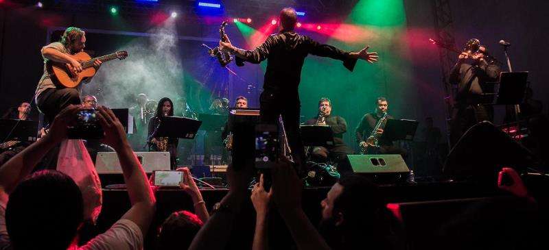SESI Big Band encerra temporada em concerto natalino com Yamandu Costa
