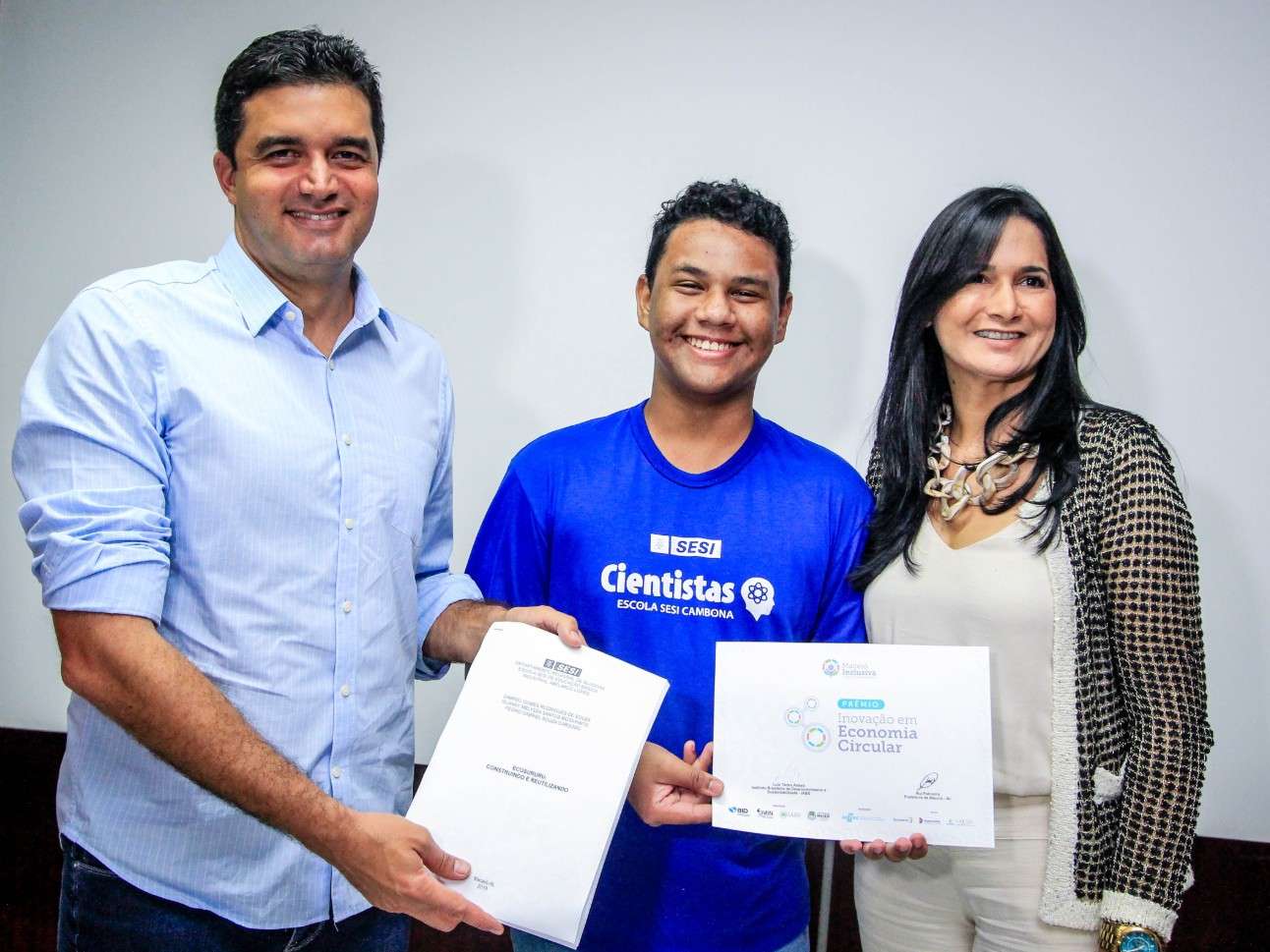 Alunos do SESI criam telha ecológica e vencem prêmio pela inovação