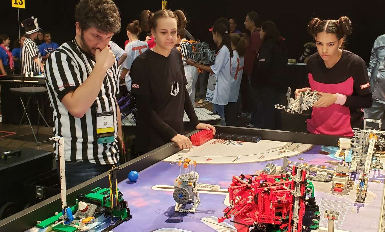 Estudantes brasileiros participam de torneios de robótica nos Estados Unidos, Turquia e Uruguai