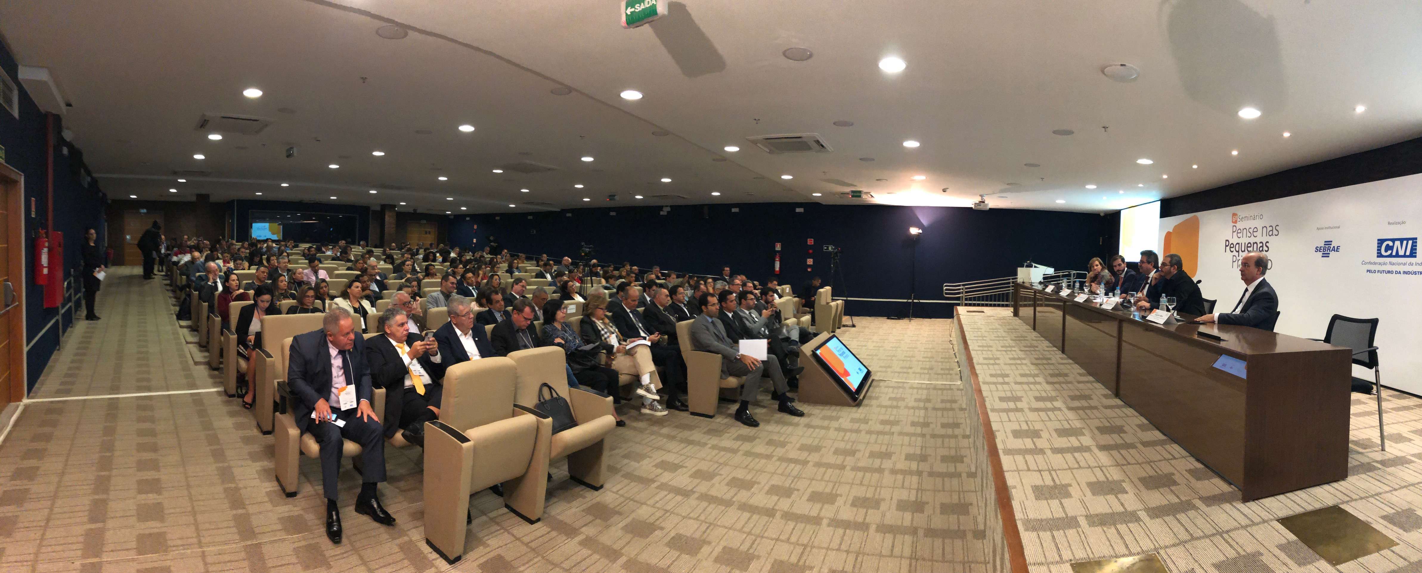 Presidente da FIERN participa do 6º Seminário Pense nas Pequenas Primeiro