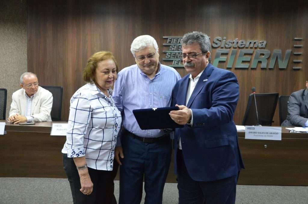 Homenageado, professor Mariz faz uma defesa da formação profissional como base para o desenvolvimento