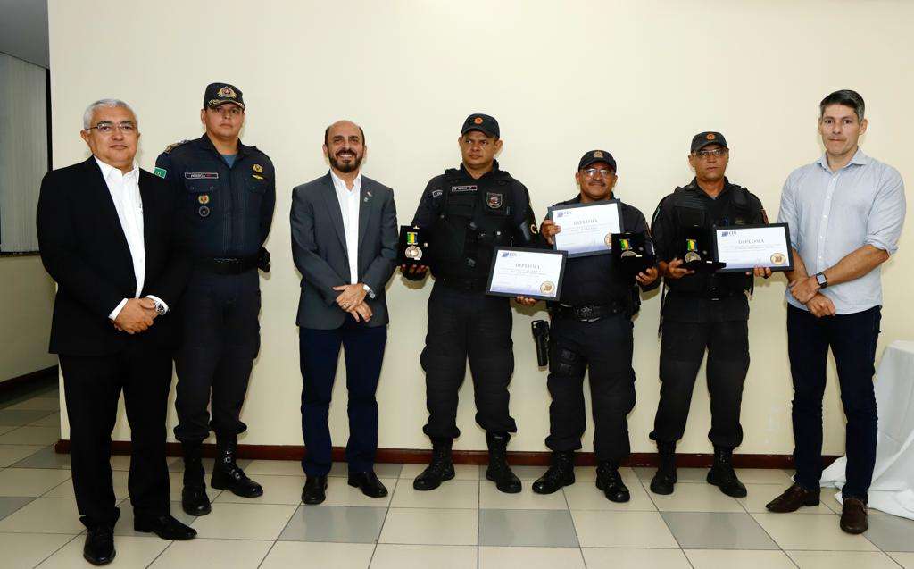 FIERN prestigia entrega da Medalha Policial Amigo do Comércio