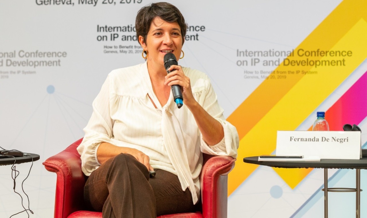 Pesquisadora aponta que país precisa investir em inovação e tecnologia para se desenvolver