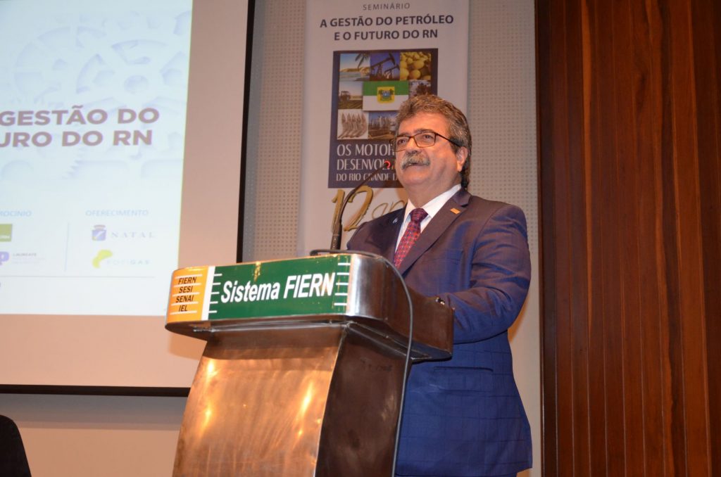 Amaro Sales, presidente da FIERN, duranta abertura do Seminário Motores do Desenvolvimento - Foto: Jô Lopes