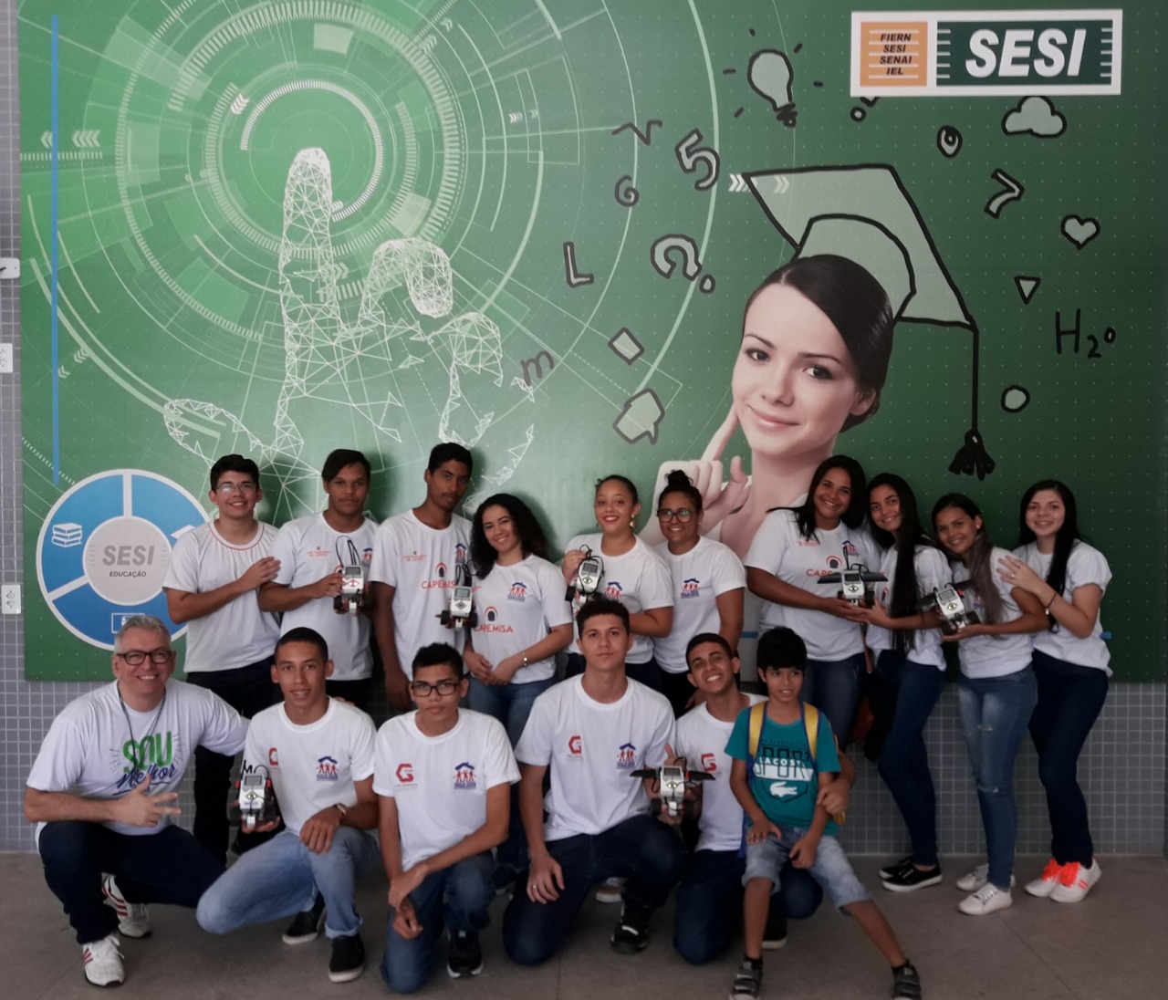 Projeto Vira Vida entrega certificados a jovens que passaram pelos cursos de formação
