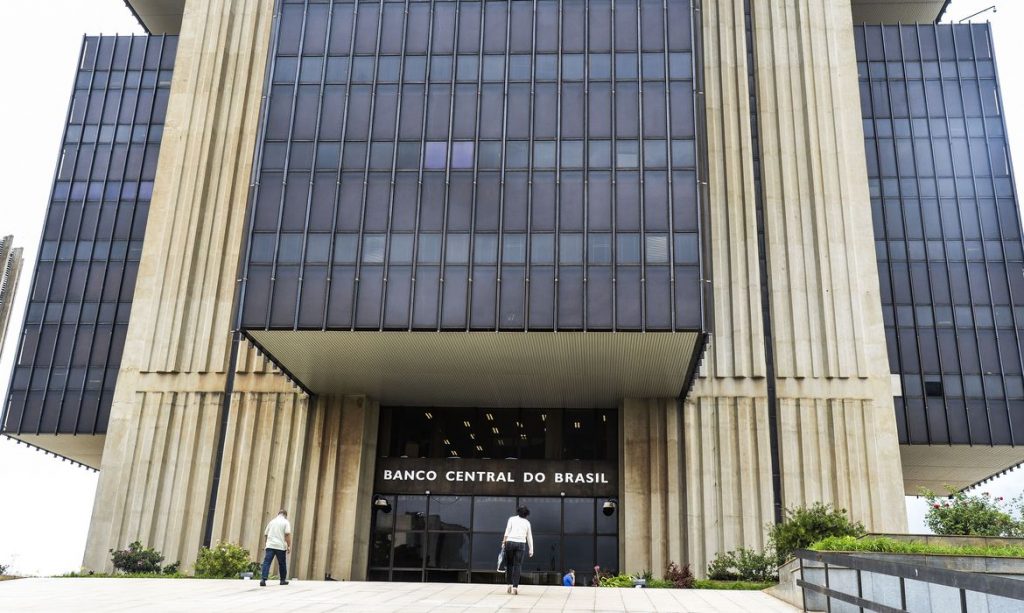 Mercado prevê redução da Selic para 2% ao ano, Copom se reúne esta semana