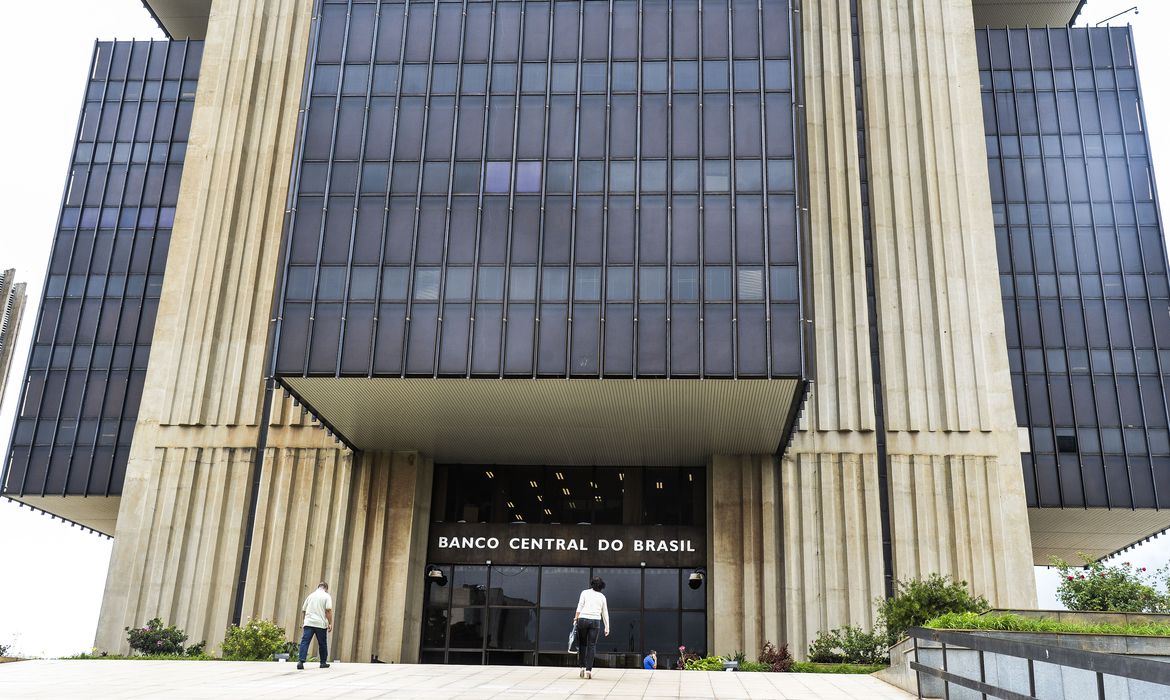 Selic em 13,75% ao ano é suficiente para manter inflação em queda, avalia CNI