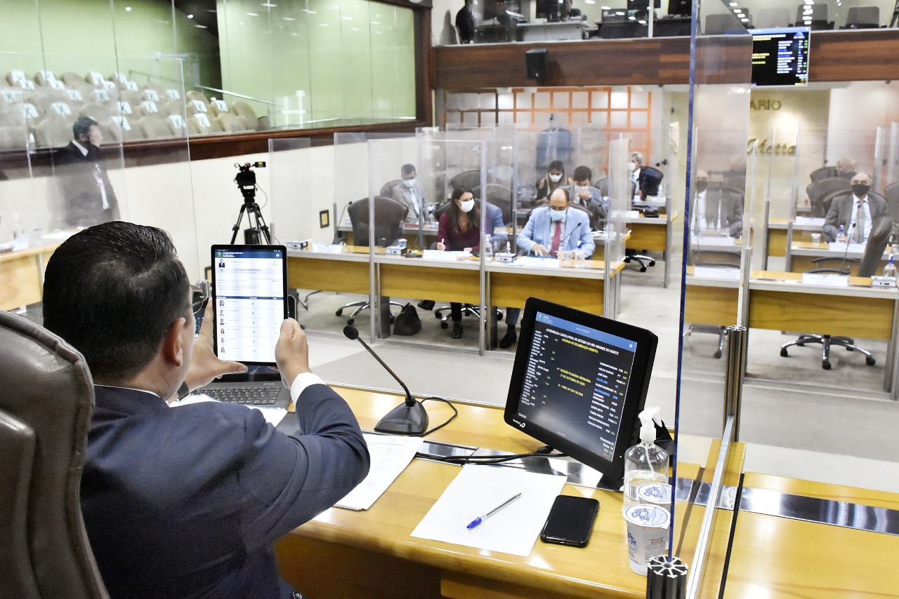 Deputados aprovam Refis com novos prazos para tributos estaduais