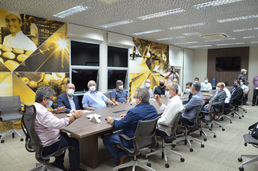 Presidente da FIERN recebe o prefeito Álvaro Dias, na Casa da Indústria