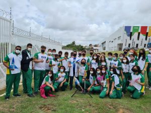 Alunos da SESI Escola constroem protótipo de foguete e realizam lançamento