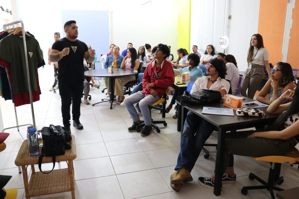 Como um jovem de 16 anos criou uma marca internacional? Palestra na Semana da Indústria conta a trajetória