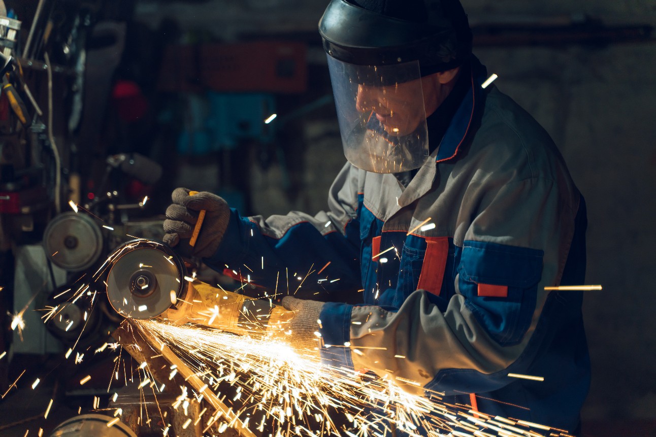 Altas na produção, no emprego e no uso do parque industrial marcam agosto na indústria