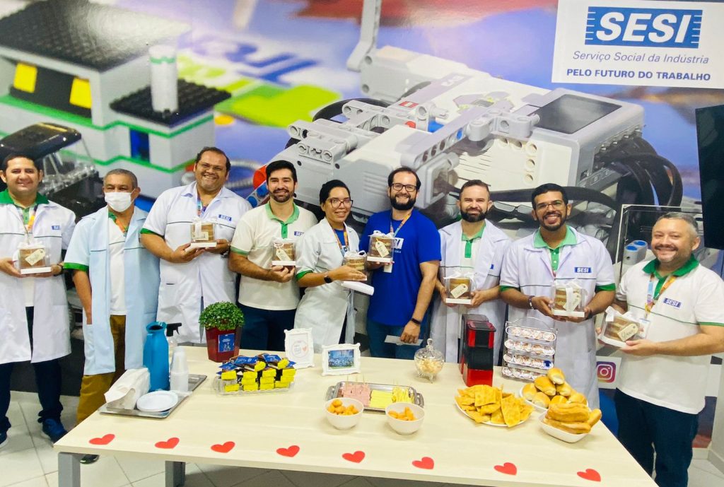 SESI Escola celebra Dia do Professor com homenagens e entrega de brindes