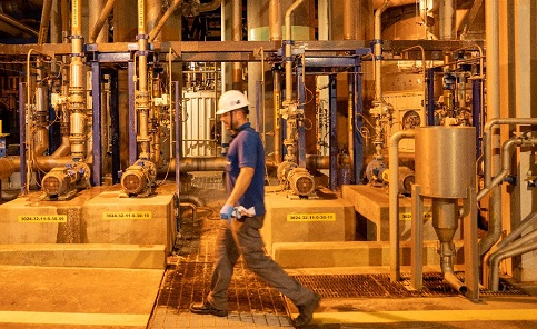 Indústria vê recuperação das condições atuais em maio, mas expectativas se retraem