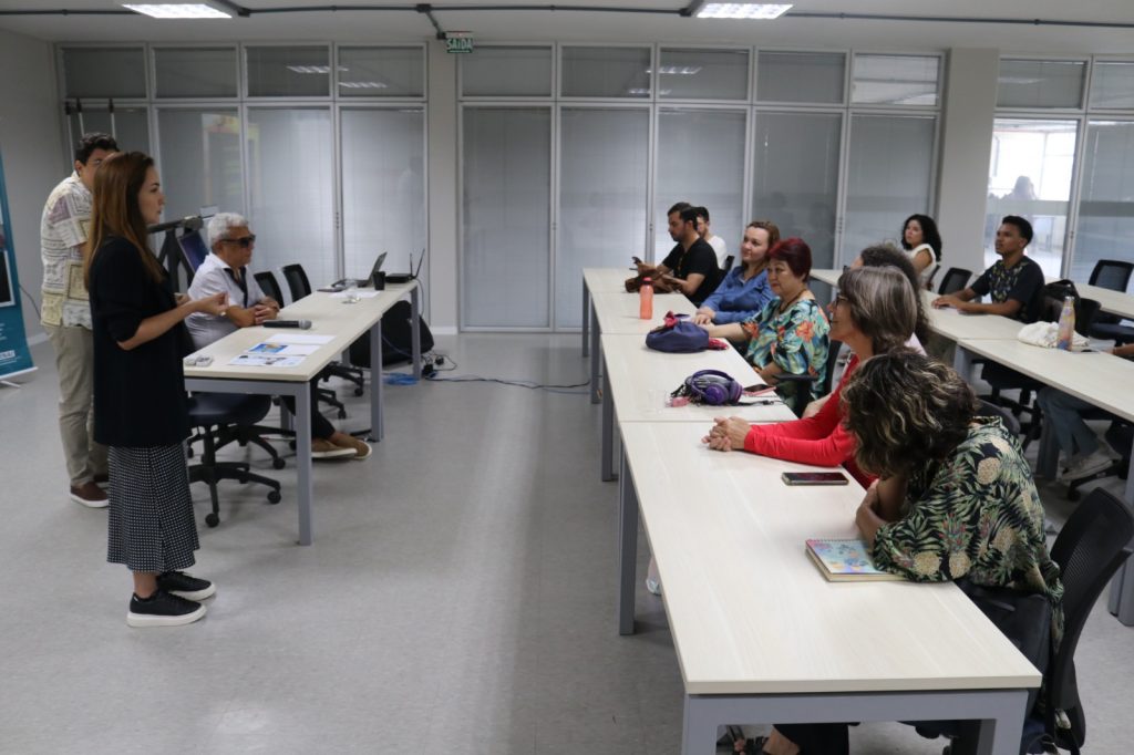 SENAI Moda promove oficina sobre comunicação acessível durante a Semana Fashion Revolution