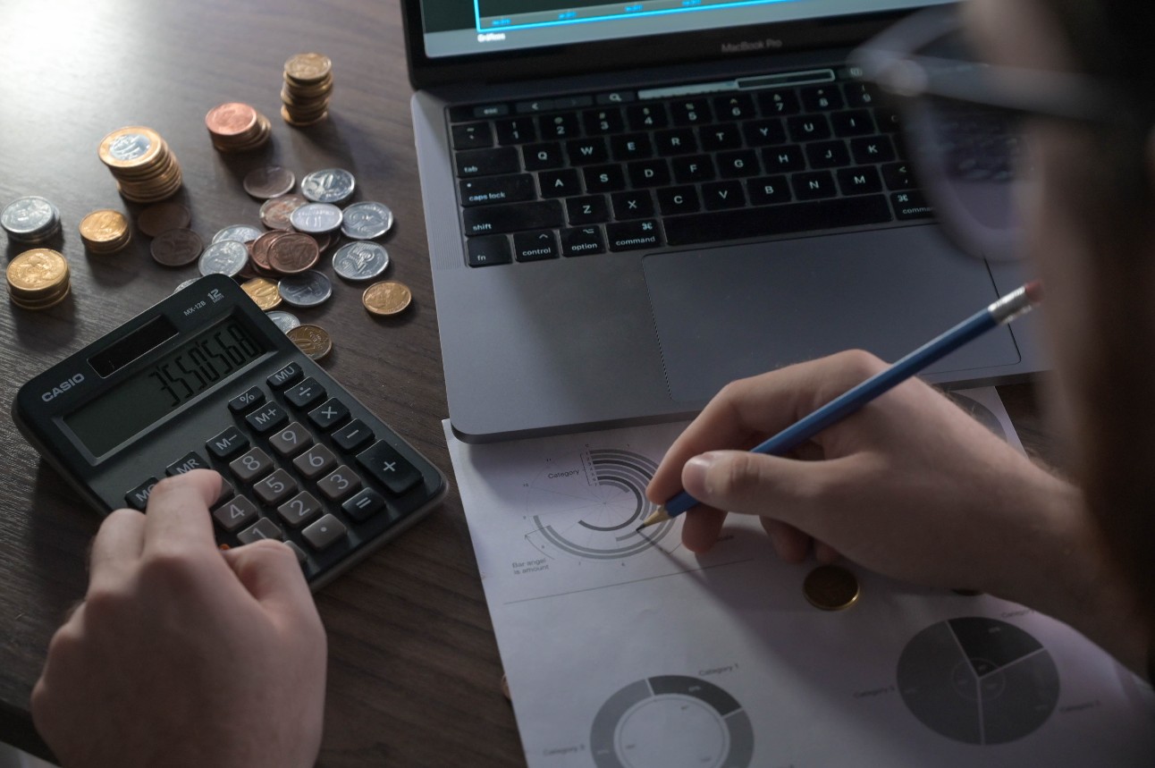 Crédito mais difícil: 71% dos industriais alegam que taxas de juros dificultam financiamentos
