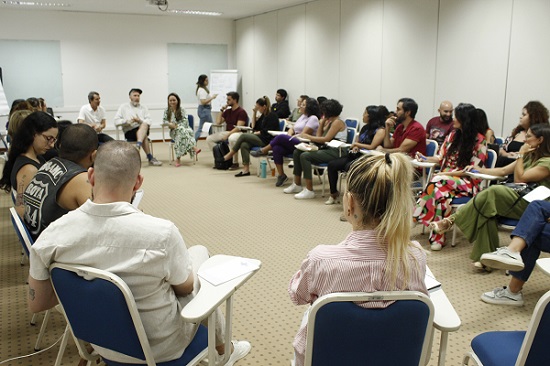 Alunos do curso de Design de Moda do SENAI participam de mentoria com um dos principais designers do Brasil