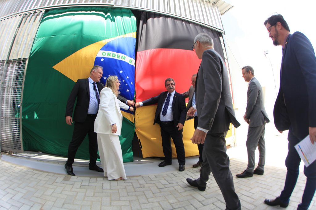 Brasil inaugura primeira planta piloto para produzir combustível sustentável de aviação; infraestrutura foi instalada no RN