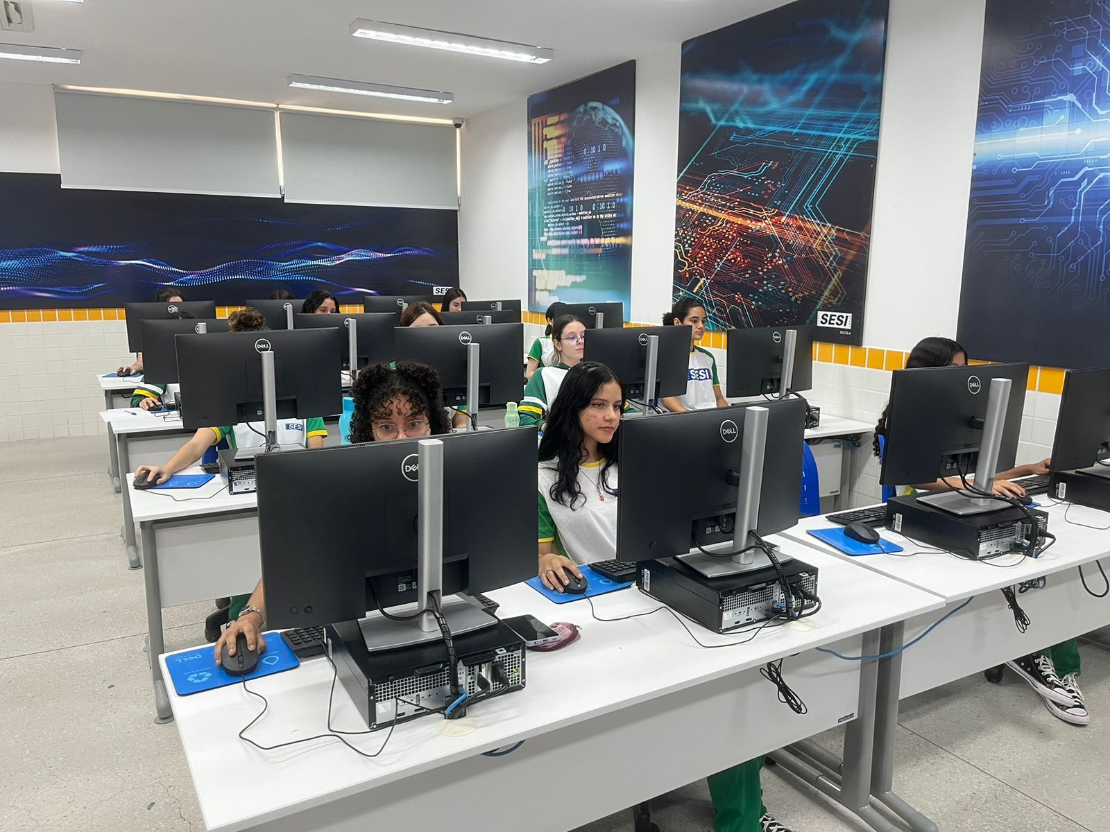 Alunas da SESI Escola SGA participam da Olimpíada de Química Quimeninas