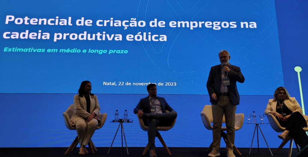 Setor eólico prevê geração de mais de 1 milhão de empregos e mais participação feminina