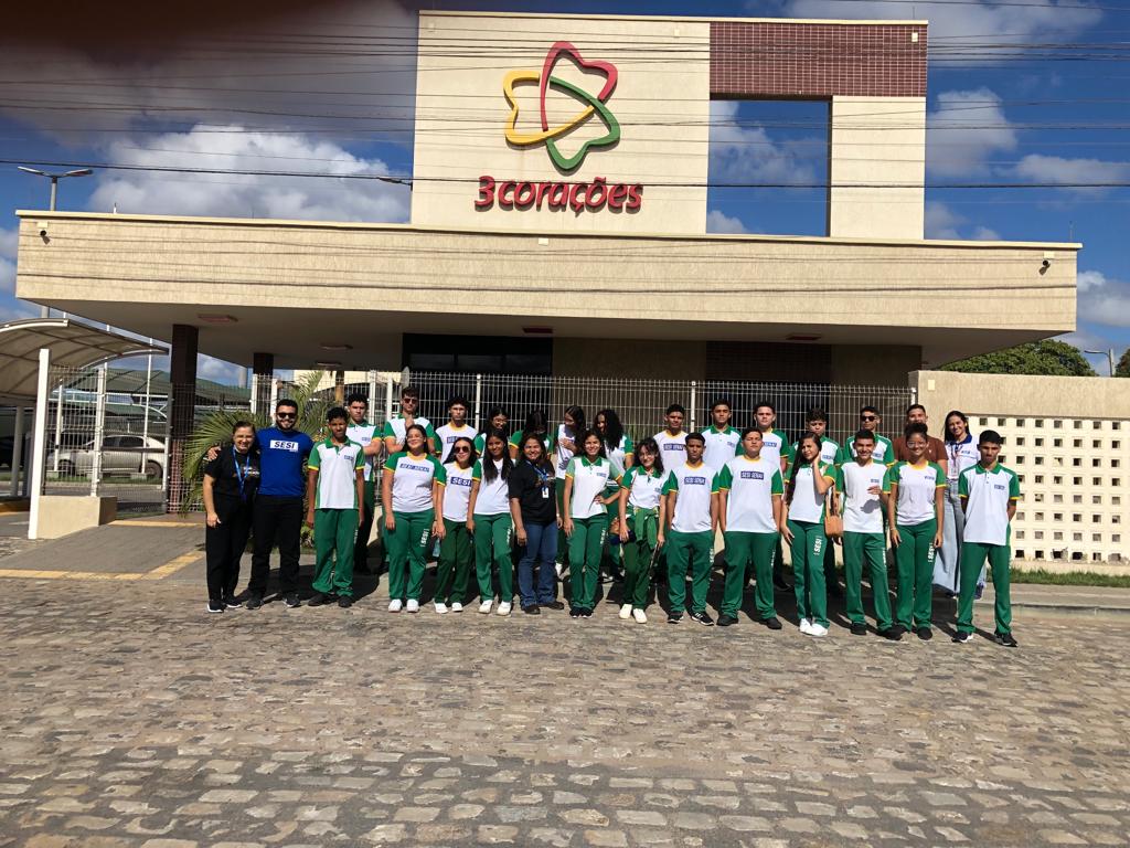 Alunos da SESI Escola Macau visitam empresa do Grupo 3 Corações em Mossoró