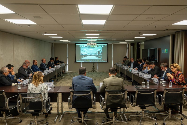 Governo e indústria se reúnem para debater nova política industrial