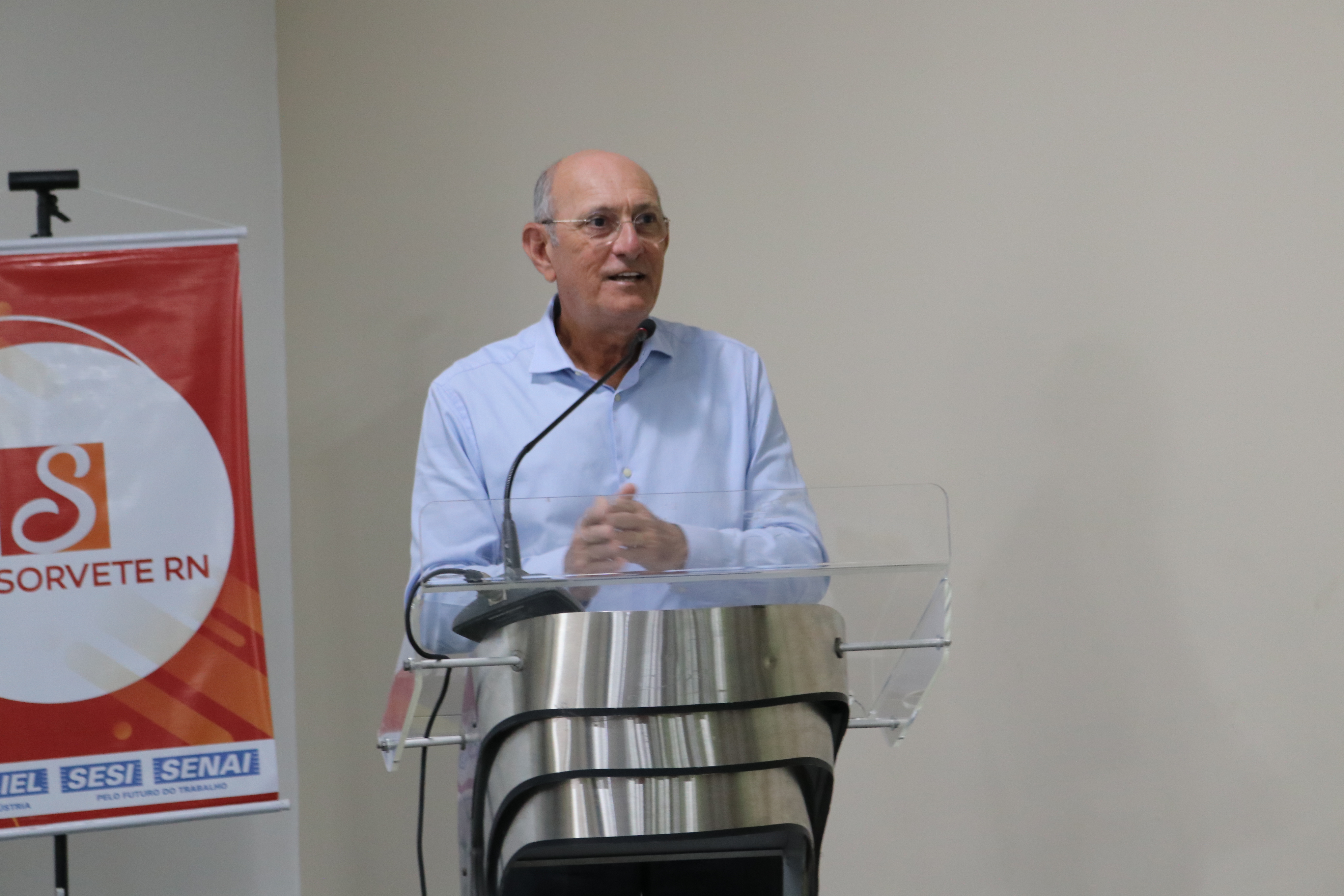 Em reunião do SINDSORVETE-RN, Roberto Serquiz apresenta planos para a indústria potiguar