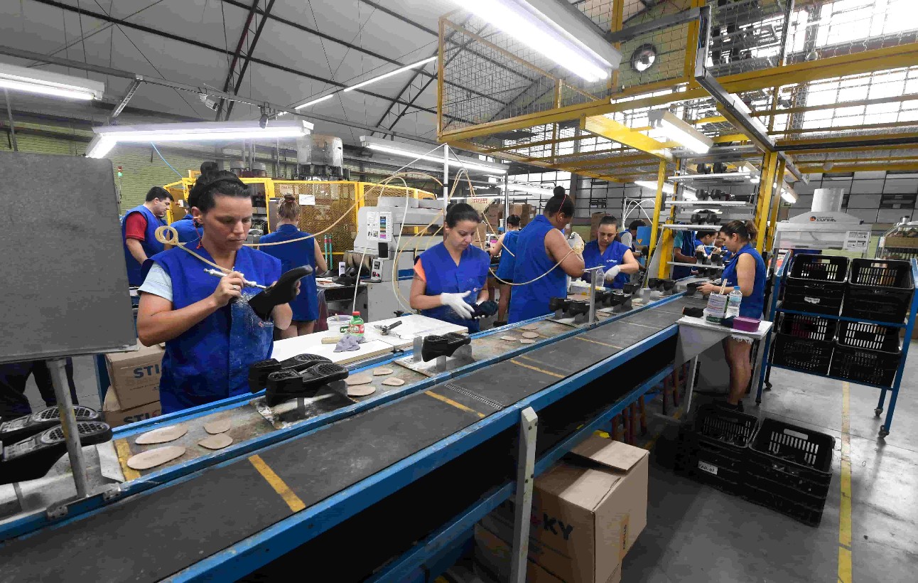 Situação financeira melhora para pequenas indústrias em 2023, mostra CNI