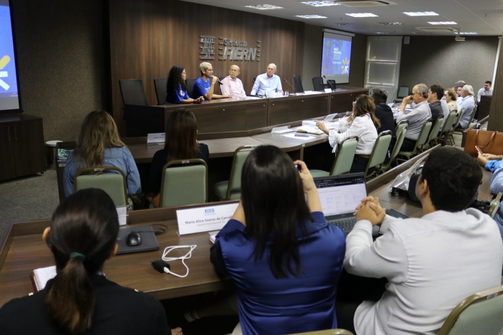 Ex-alunos relatam a excelência do ensino da SESI Escola durante reunião do conselho regional