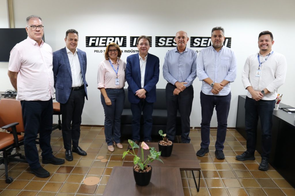 Roberto Serquiz recebe diretor geral do SENAI Nacional em reunião sobre otimização de resultados do Sistema FIERN