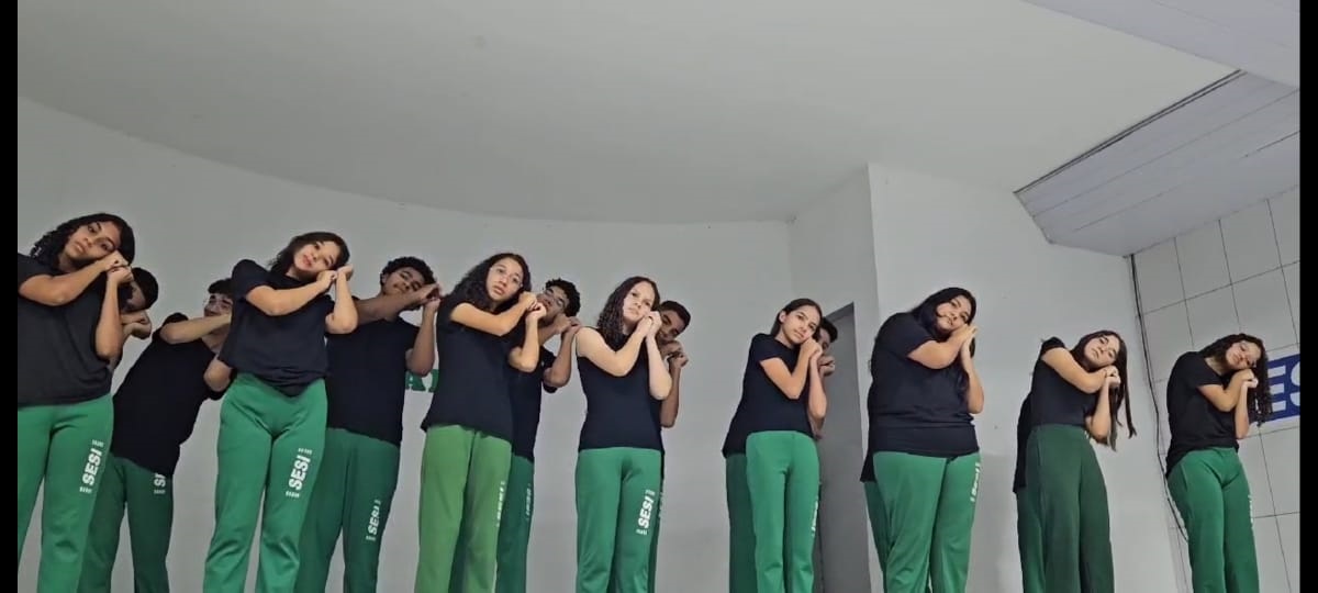 Estudantes da SESI Escola fazem apresentação em Libras para promover comunicação acessível e inclusiva