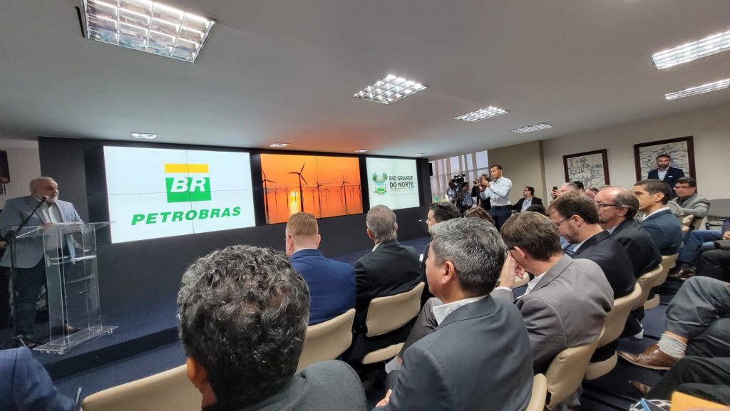 Petrobras assina memorando de intenções no RN para “estudar na prática” a geração de energia eólica no mar