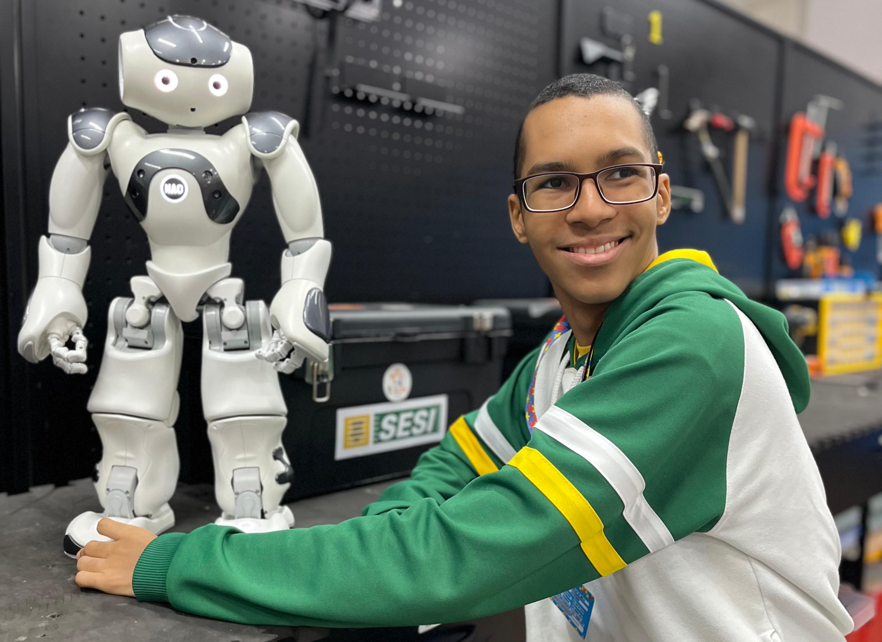 Robôs humanoides e Lego transformam experiência de aprendizado para alunos neuroatípicos na Escola SESI