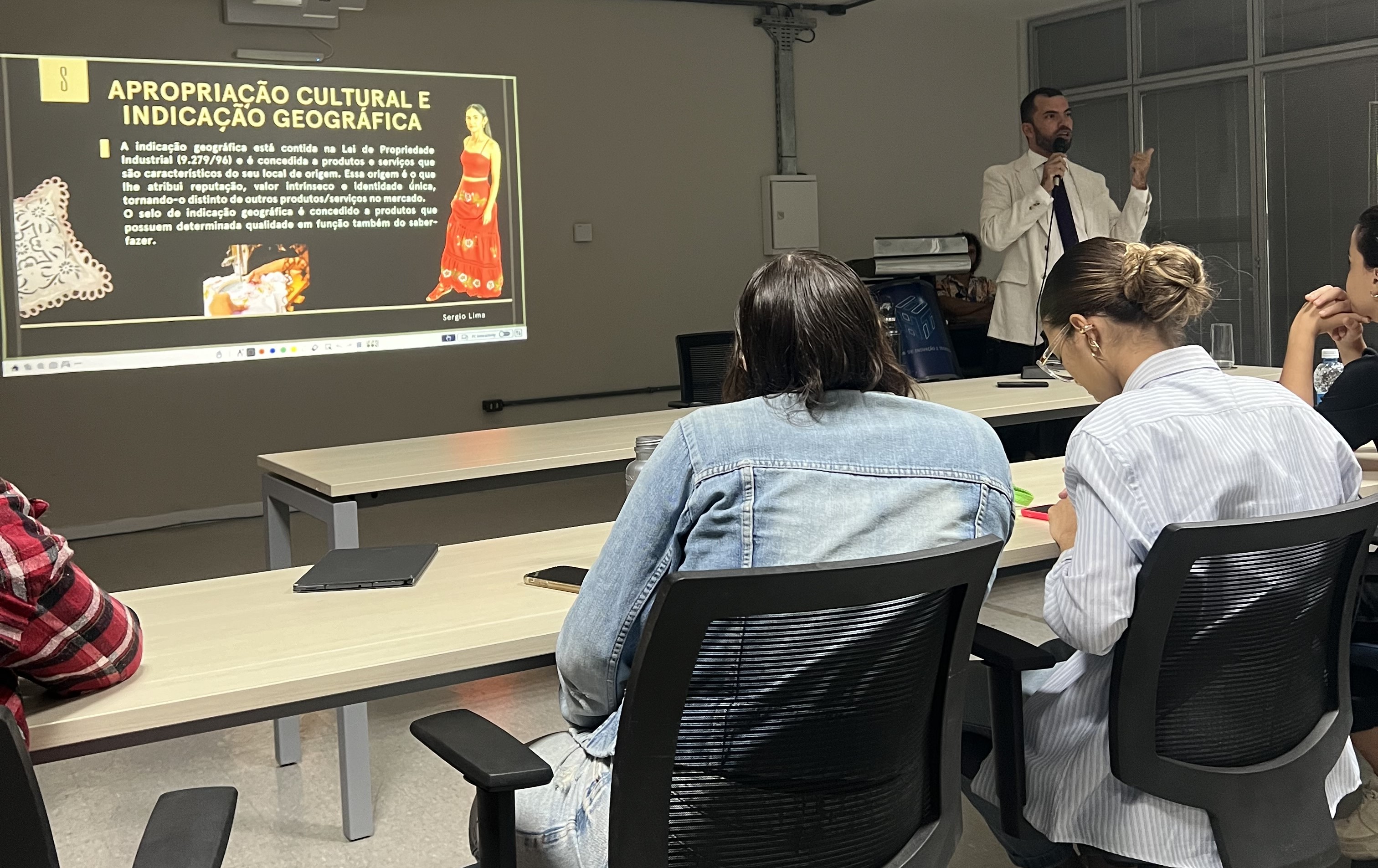 SENAI Moda RN debate apropriação cultural e propriedade intelectual na era da Inteligência Artificial
