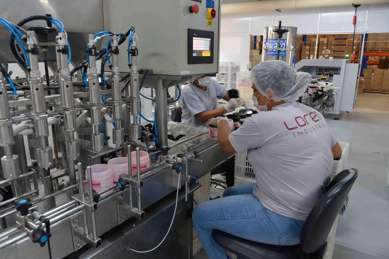 Indústria de transformação continua em patamar superior ao do ano passado, aponta CNI