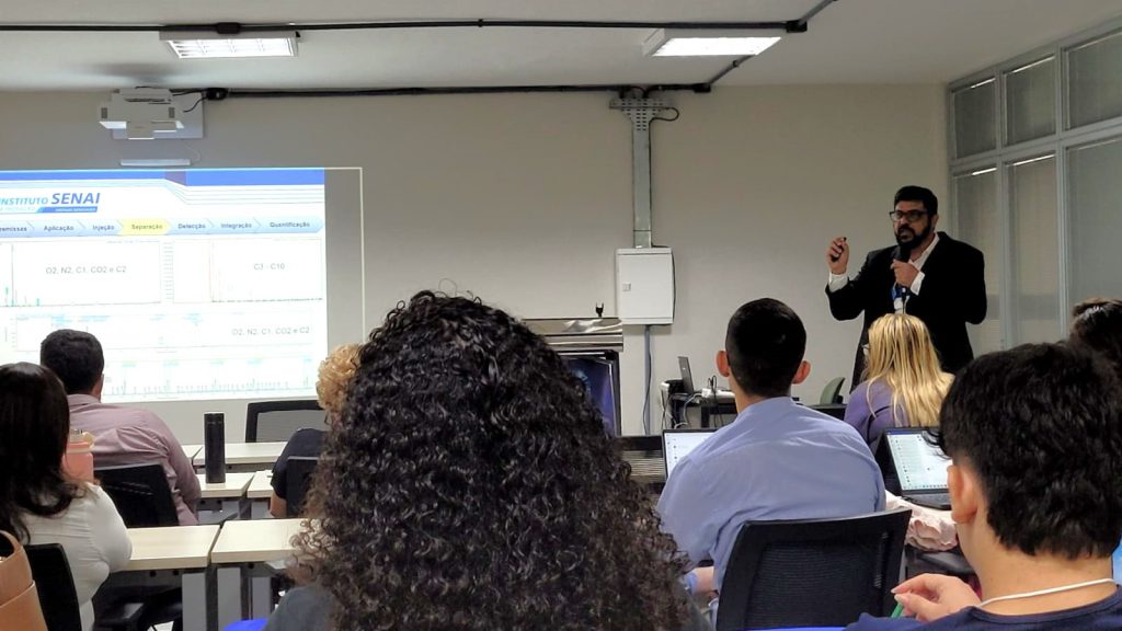 Evento no SENAI-RN discute técnicas analíticas de laboratórios para o setor de petróleo e gás