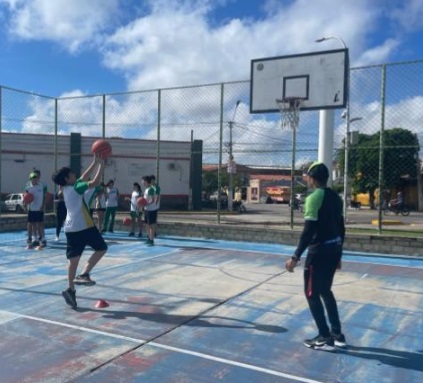 Alunos da SESI Escola Mossoró têm aula de campo na Praça dos Esportes