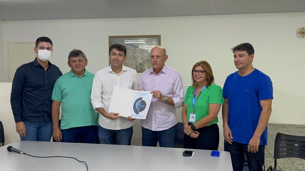Presidente da FIERN entrega à Prefeitura de Serra Negra do Norte marco legal do Polo Boneleiro do município