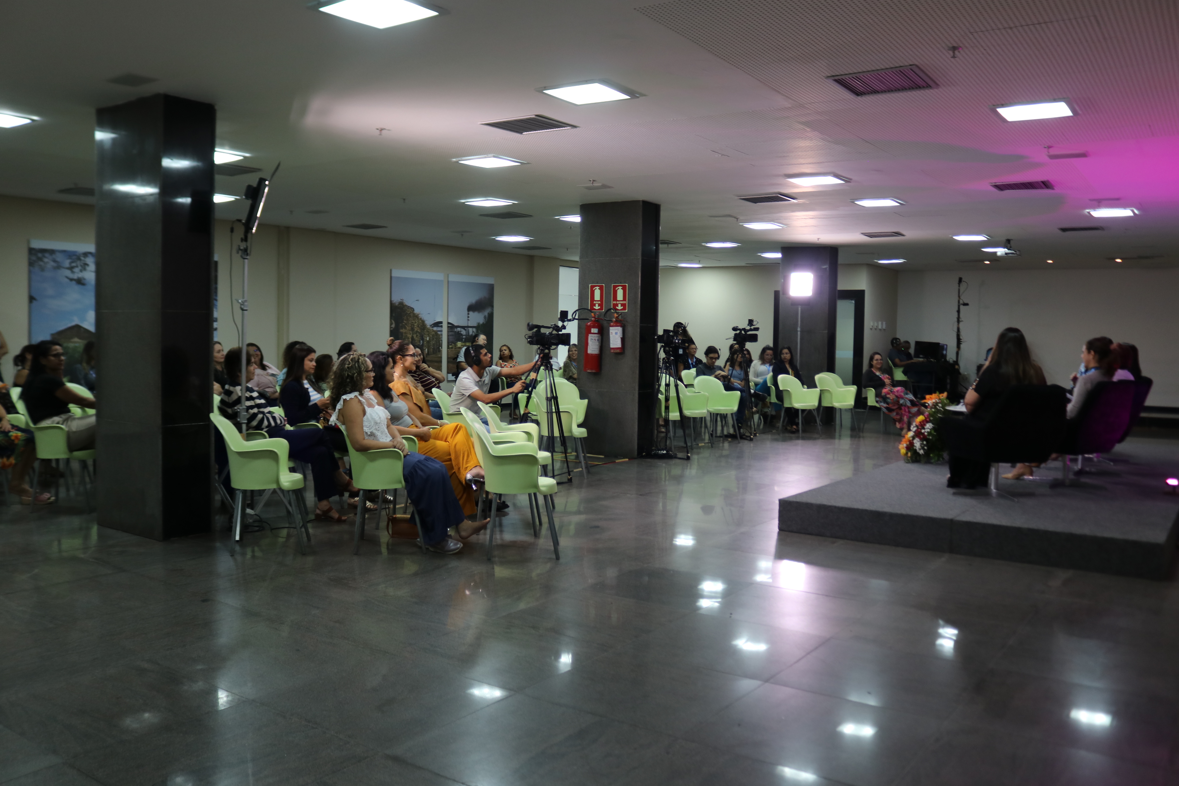 Mães do Sistema FIERN compartilham suas vivências em roda de conversa em alusão ao Dia das Mães
