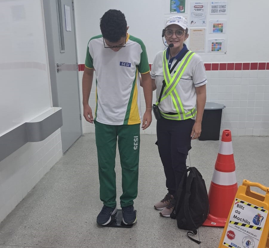 Blitz da Mochila na SESI Escola vai orientar sobre peso adequado e ‘consciência corporal’