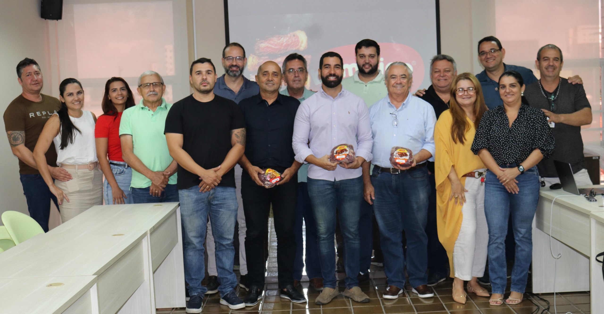 SINDIPAN-RN apresenta novo fornecedor vinculado a FIERN Jovem em reunião com associados