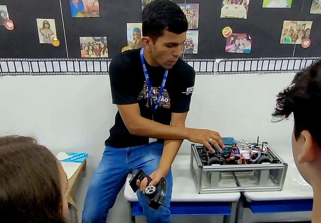 SENAI-RN apresenta novas tecnologias e aplicações da inteligência artificial em exposição do Colégio Porto