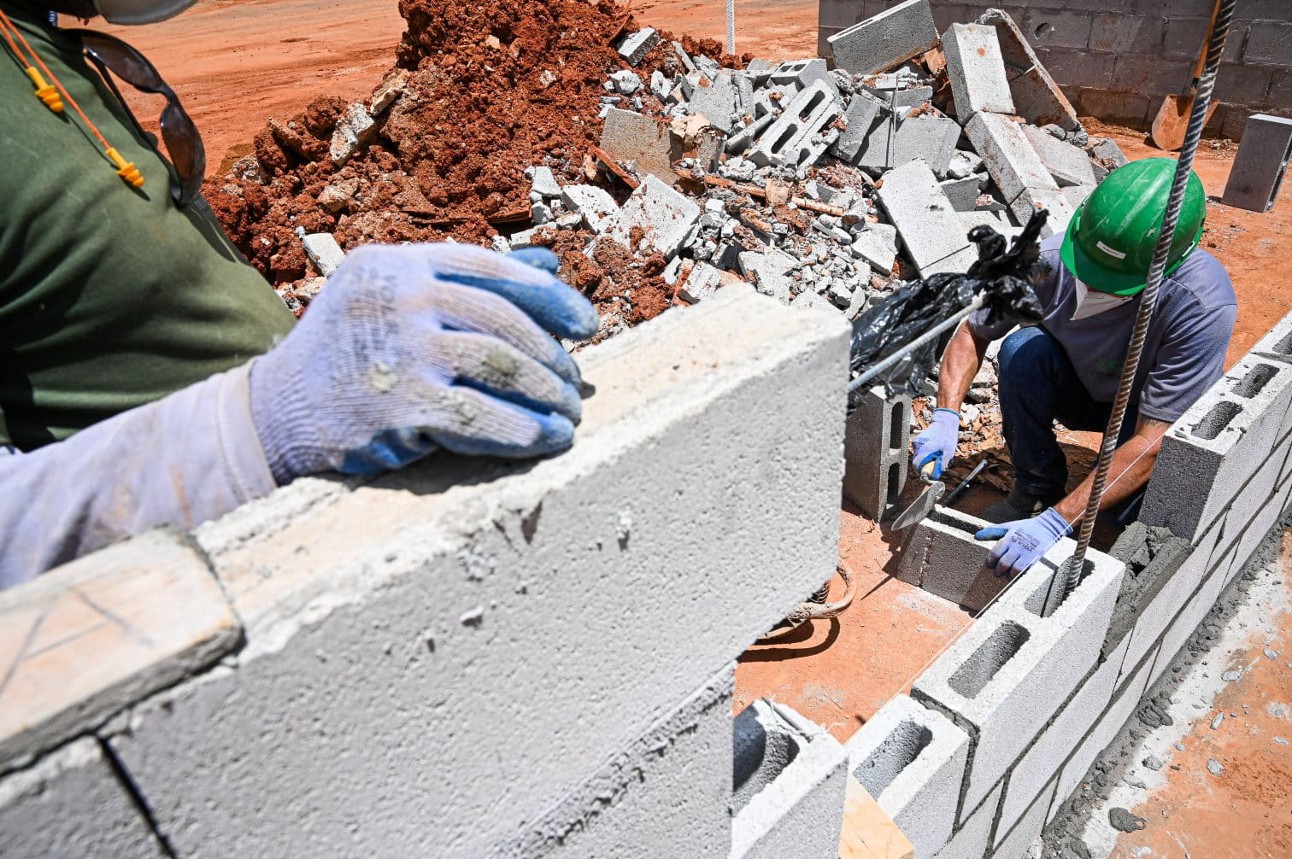 Indústria da construção aponta dificuldade em encontrar mão de obra, diz CNI