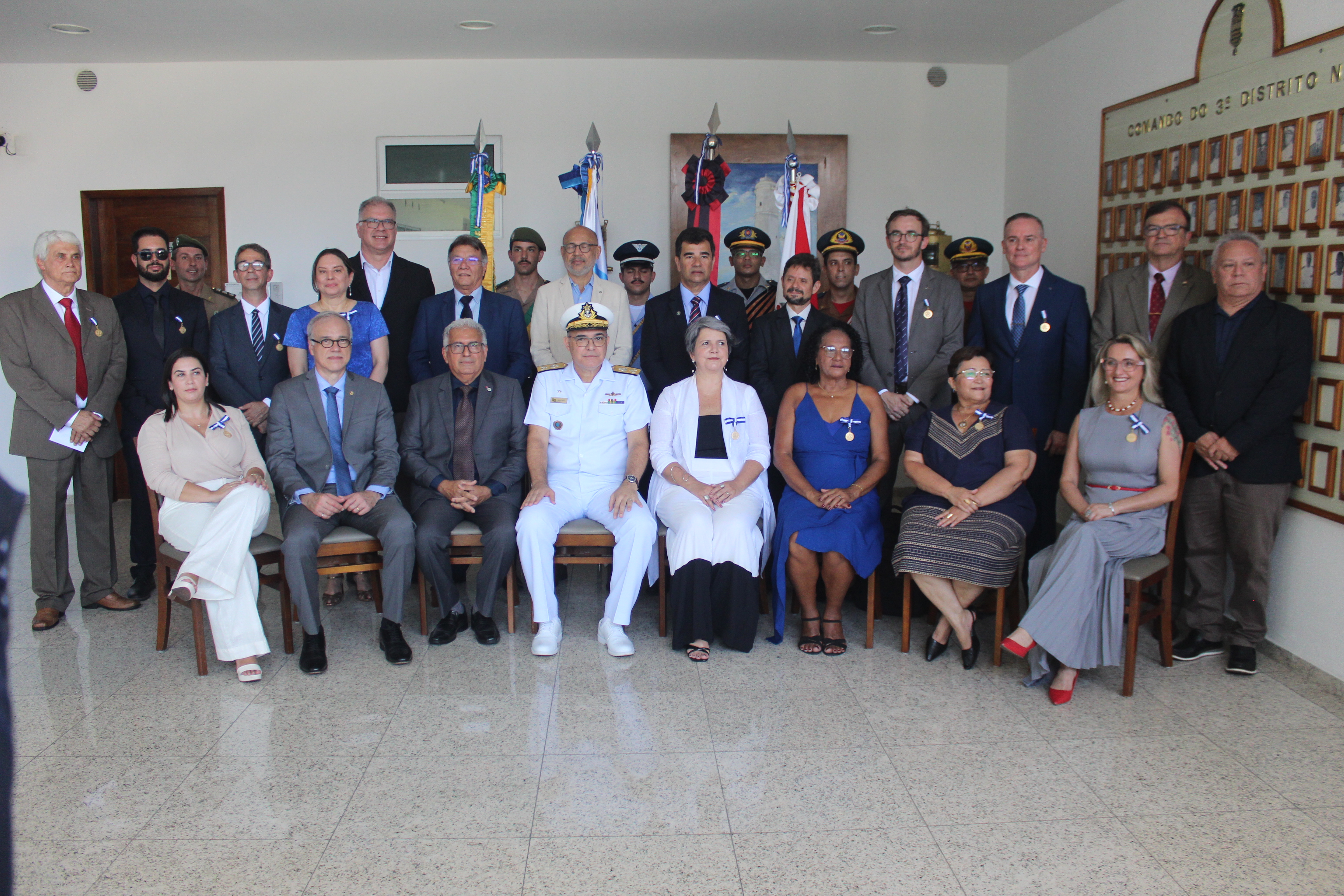 FIERN prestigia solenidade de aniversário do 3º Distrito Naval e recebe homenagem Amigo da Marinha
