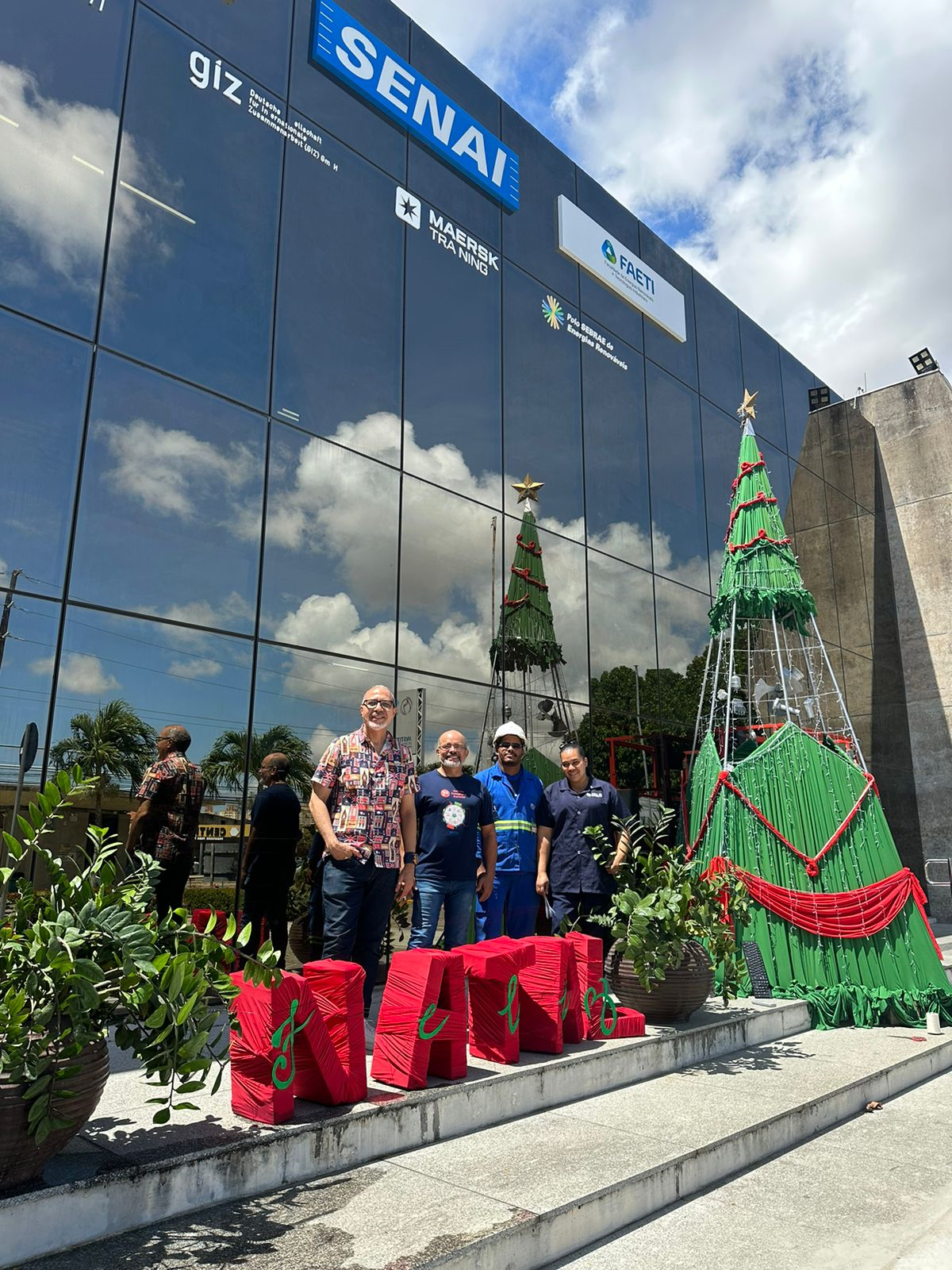 Criação coletiva traz magia do Natal à fachada e interiores do SENAI-RN