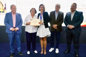 Presidente do Sindicato das Indústrias de Fiação e Tecelagem recebe Mérito do Desenvolvimento