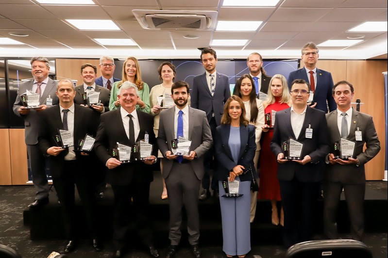 CNI participa de reunião do Conselho Nacional de Combate à Pirataria